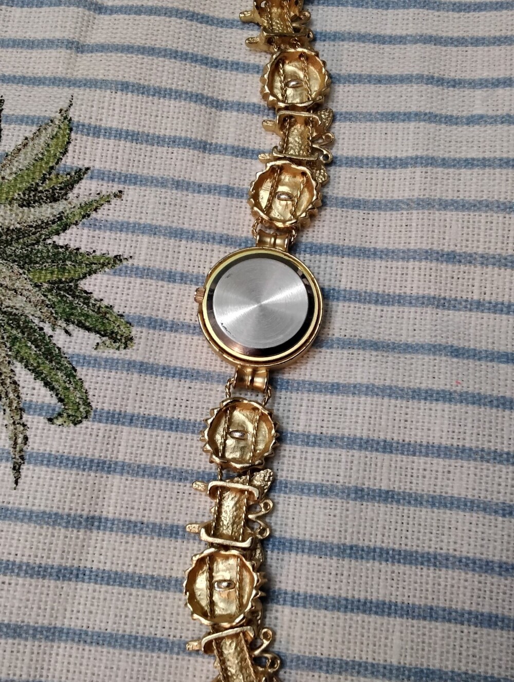 3956 Jenny Be Gold Tone Butterfly & Sunflower Bracelet Watch, 9", New Battery. - Picture 3 of 6